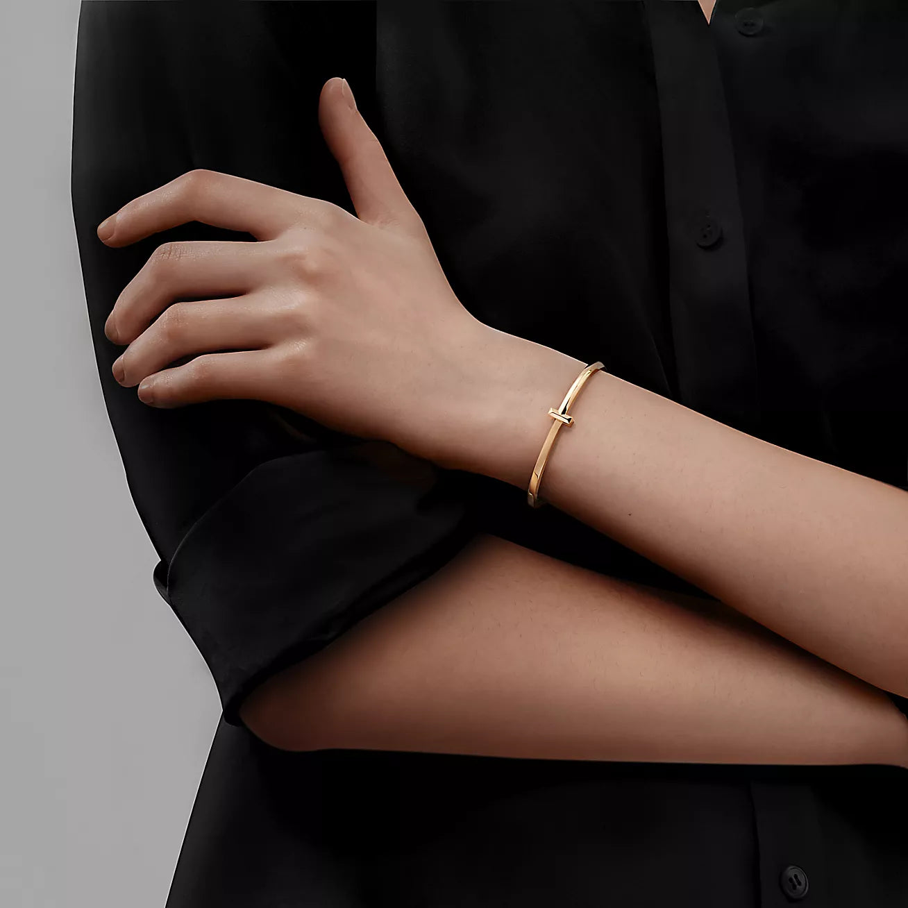 Tiffany T T1 Narrow Hinged Bangle in 18k Gold