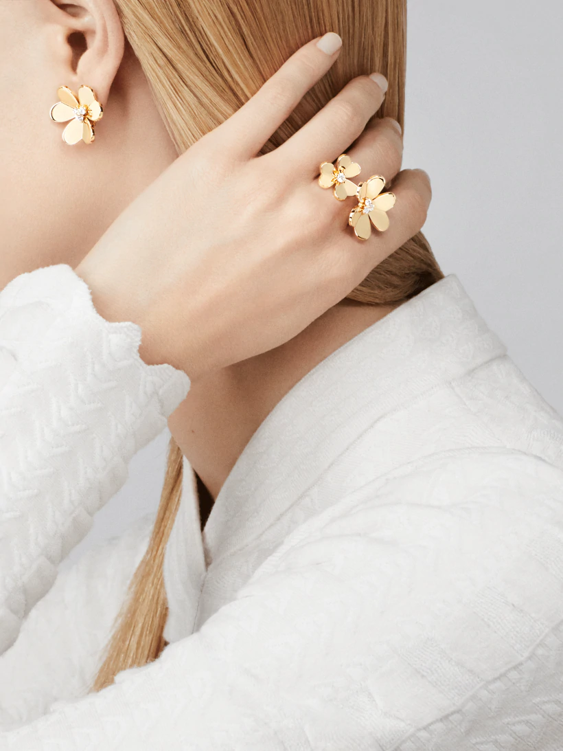 Frivole earrings, large model Yellow gold, Diamond
